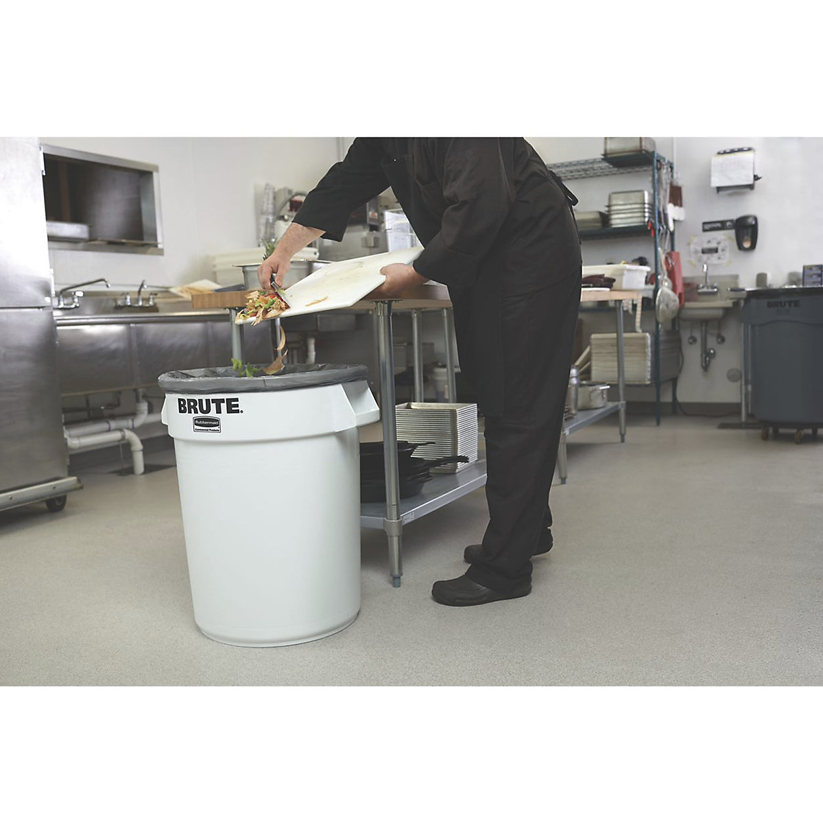 Rubbermaid 121 Litre BRUTE Round Container Bins (Product illustration 7)-6