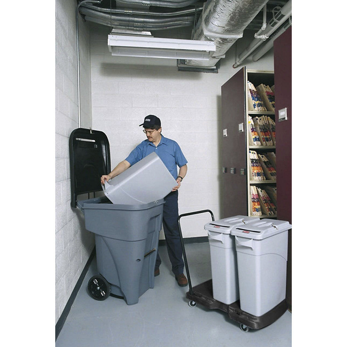 Rubbermaid Slim Jim Confidential Document Container with Lid