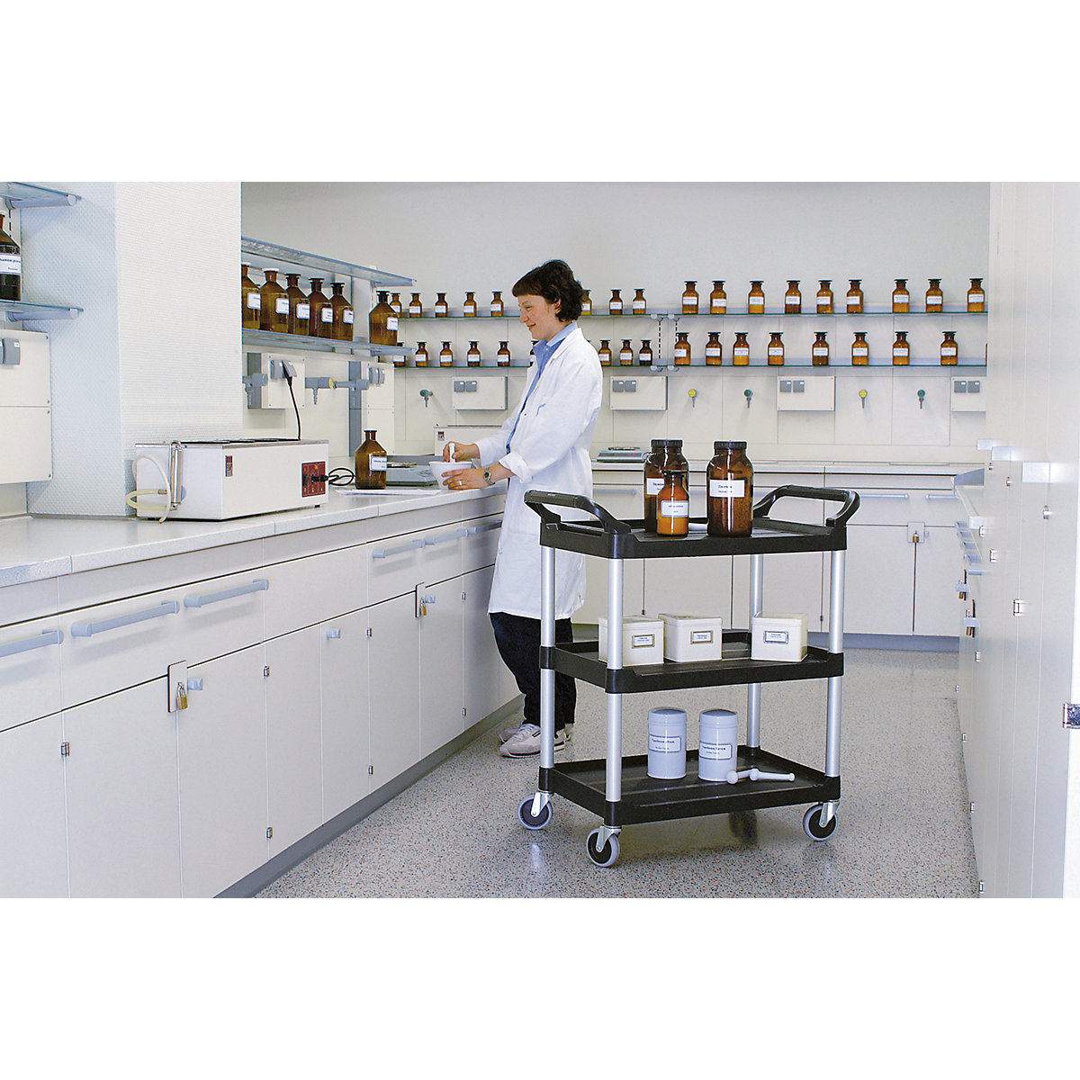 Cărucior universal pentru servire – Rubbermaid (Imagine produs 2)-1