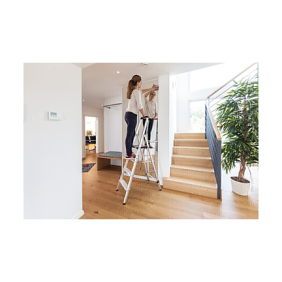 Scară dublă cu trepte, din aluminiu, cu acces pe o singură parte – MUNK (Imagine produs 2)-1