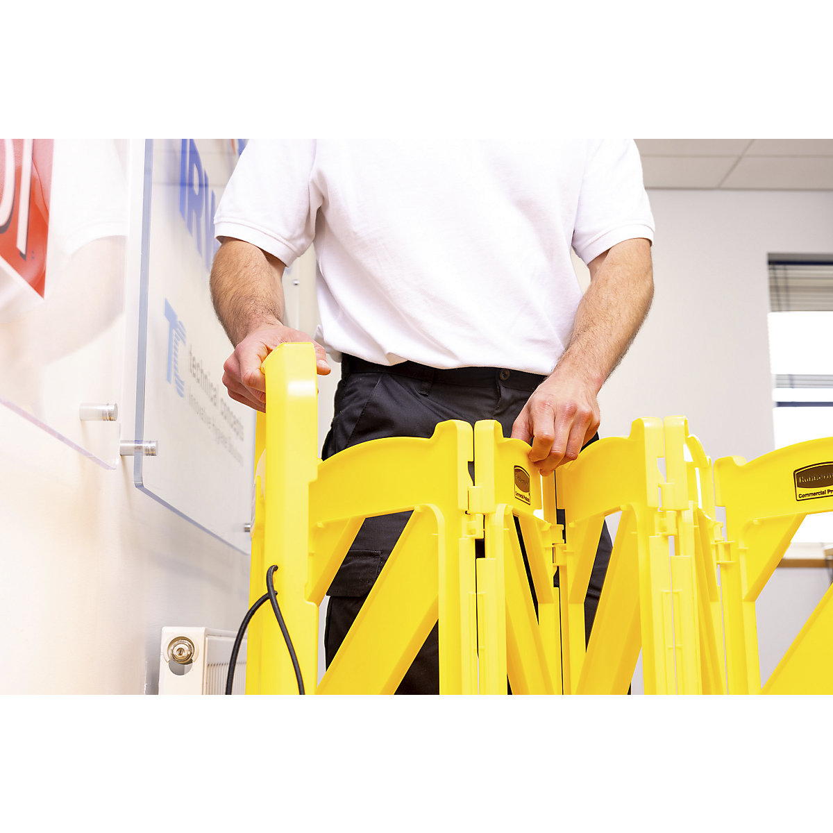 Pomična zaporna ograja iz polietilena – Rubbermaid (Slika izdelka 7)-6