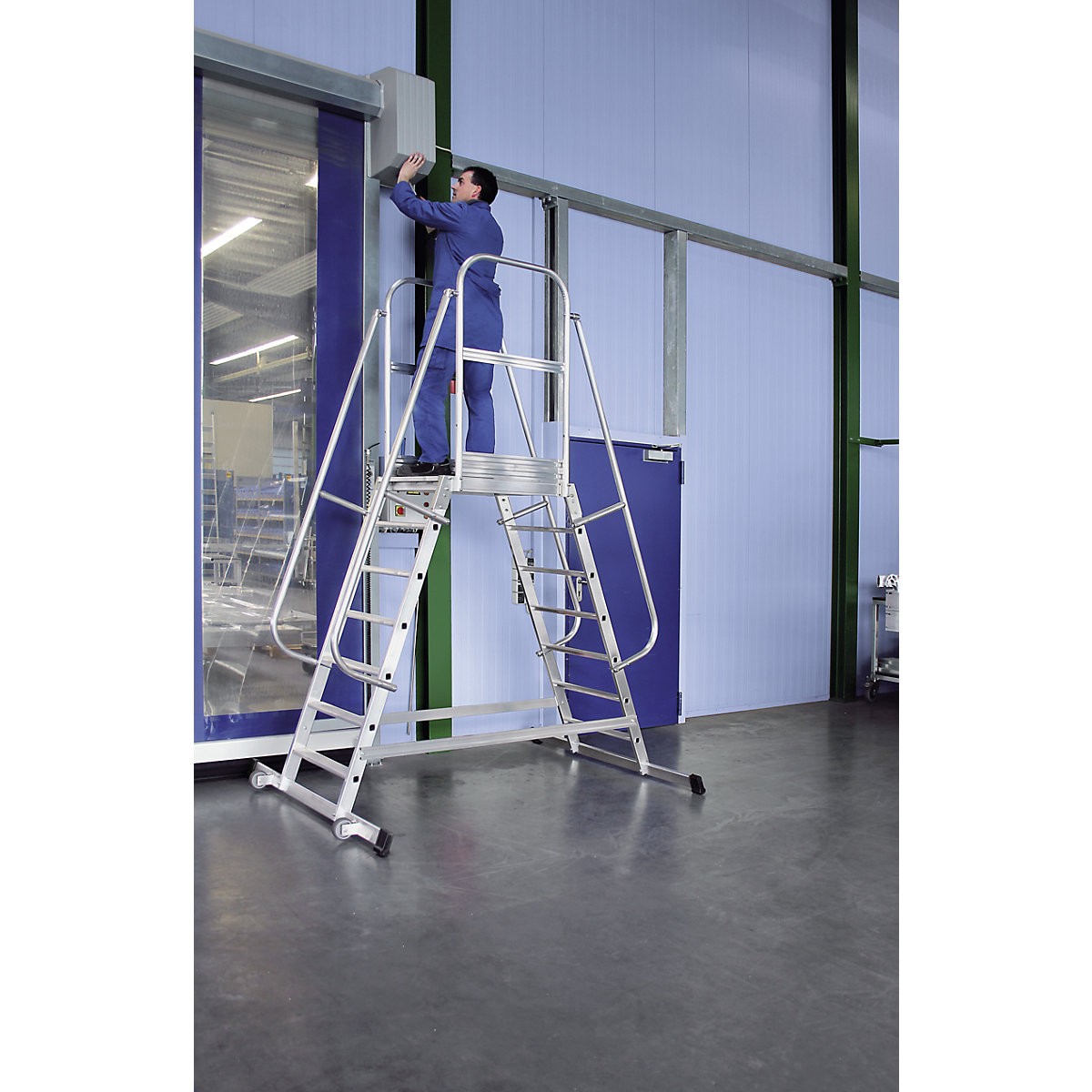 Hliníkový podestový rebrík – eurokraft pro (Zobrazenie produktu 2)-1