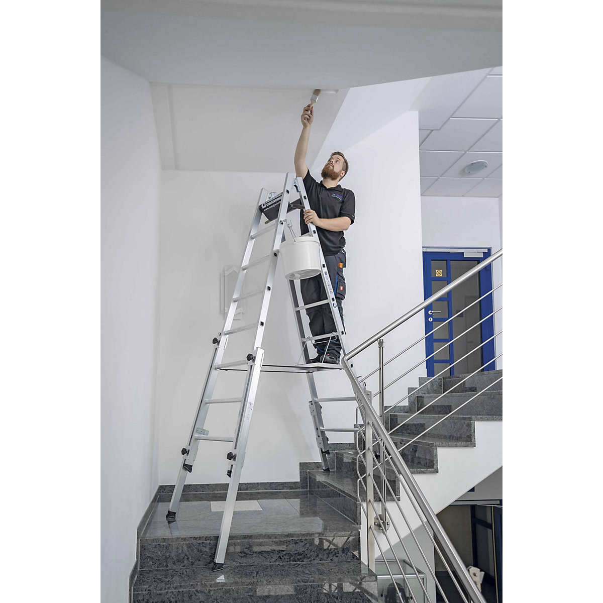 Hliníkový stojaci rebrík s priečľami – MUNK (Zobrazenie produktu 3)-2