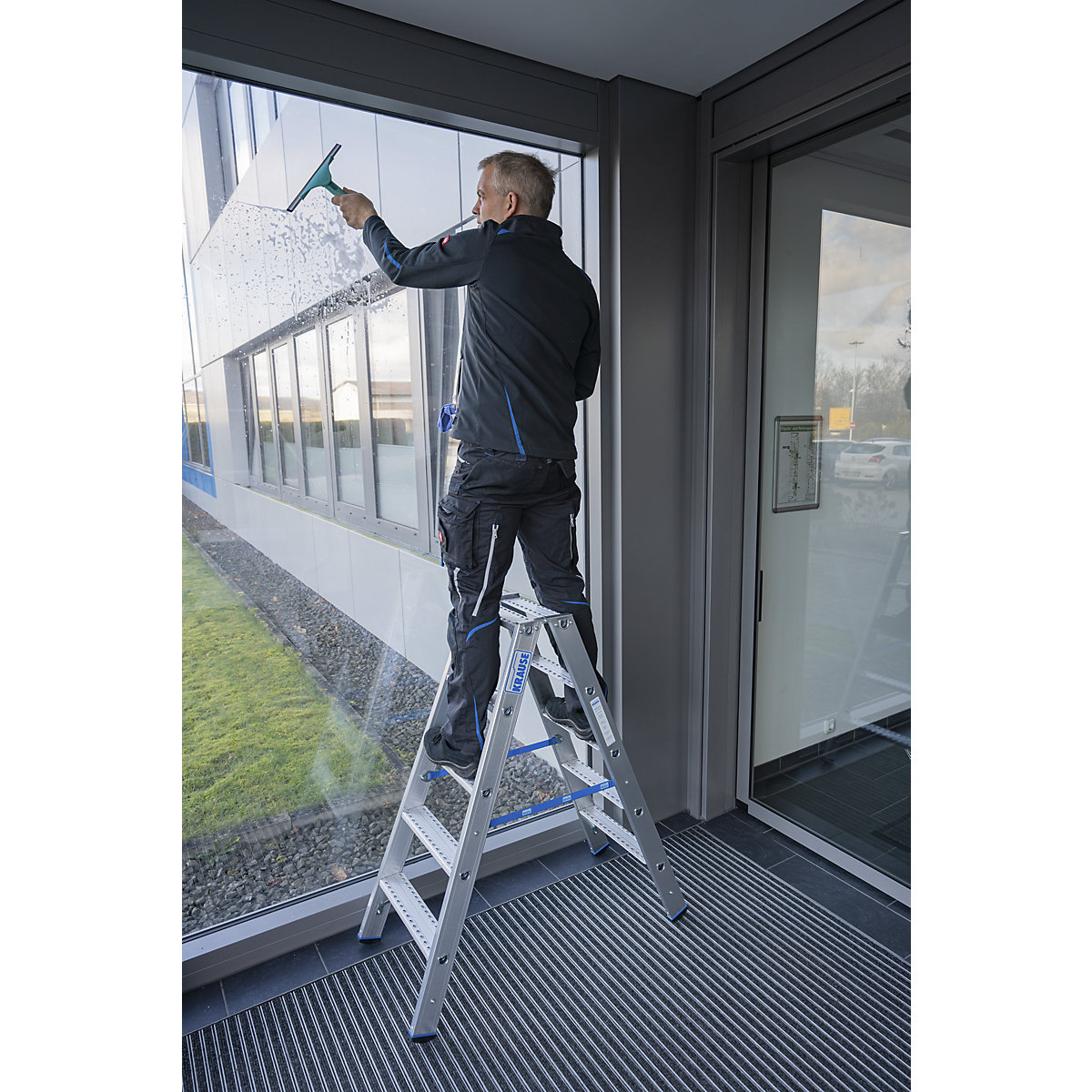 Scară dublă cu trepte din aluminiu, cu suprafață antiderapantă R13 – KRAUSE (Imagine produs 2)-1