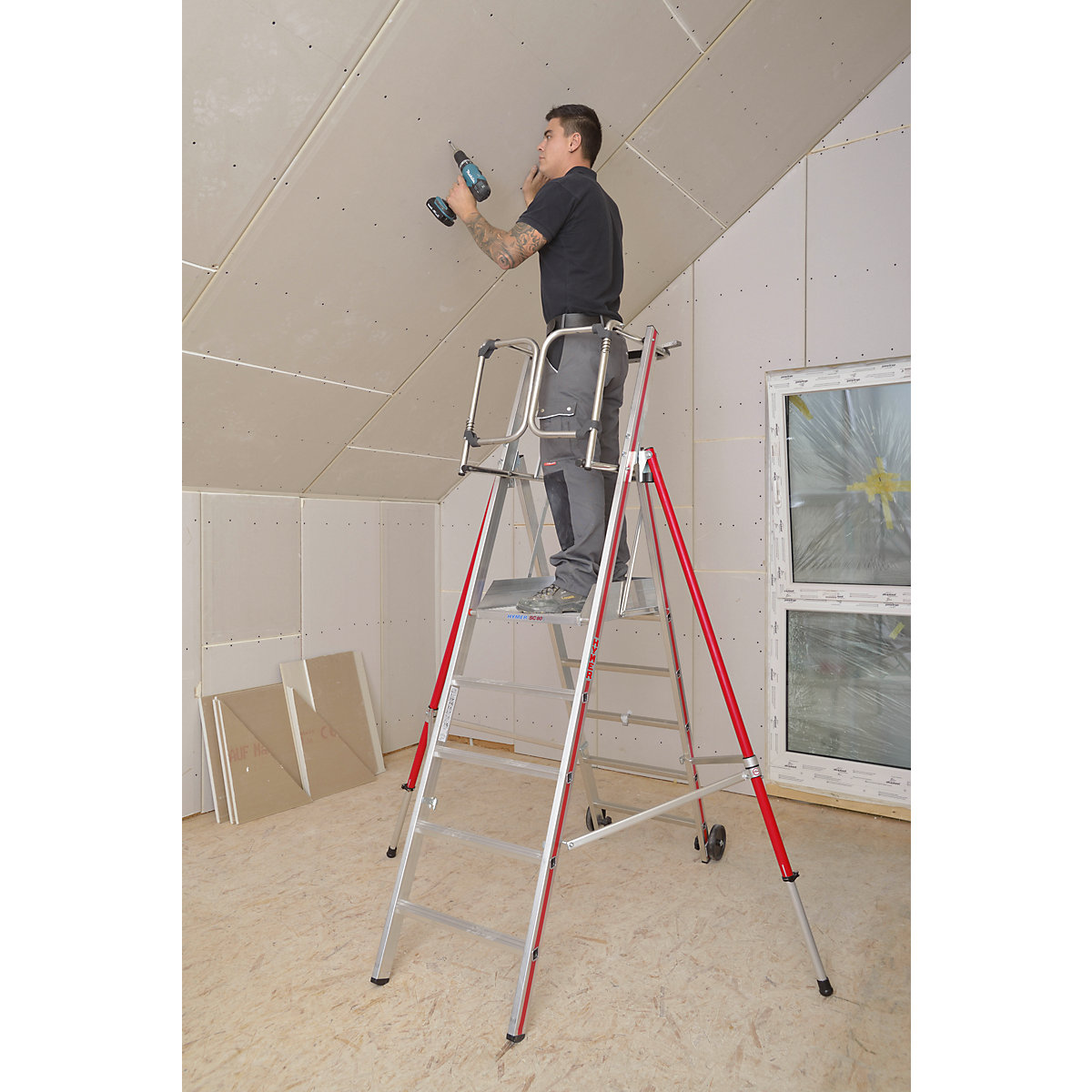 Scala in alluminio a piattaforma – HYMER (Foto prodotto 2)-1