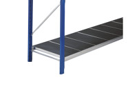 Wide span shelf level with smooth steel supports