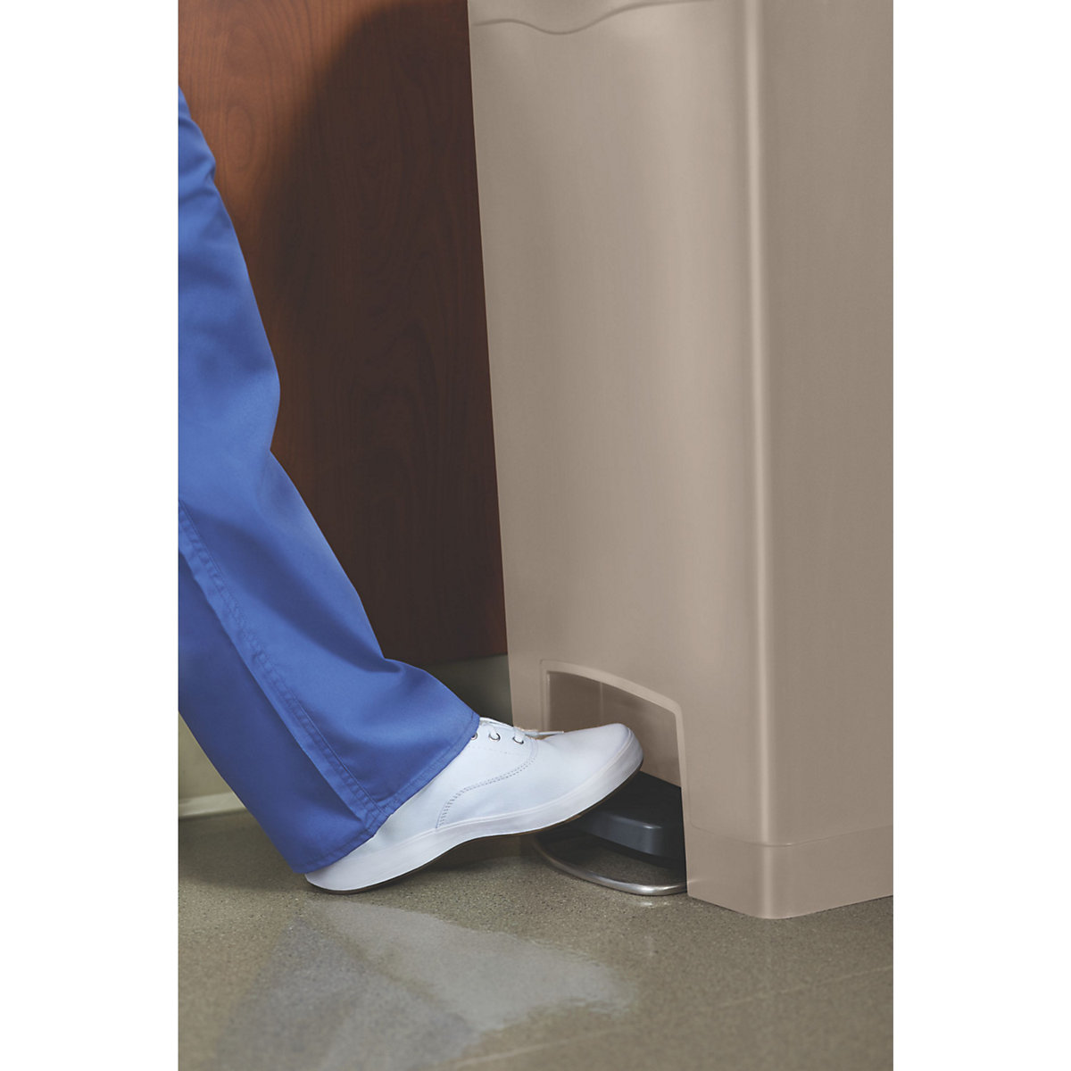 Balde do lixo com pedal SLIM JIM® – Rubbermaid (Imagem do produto 5)-4