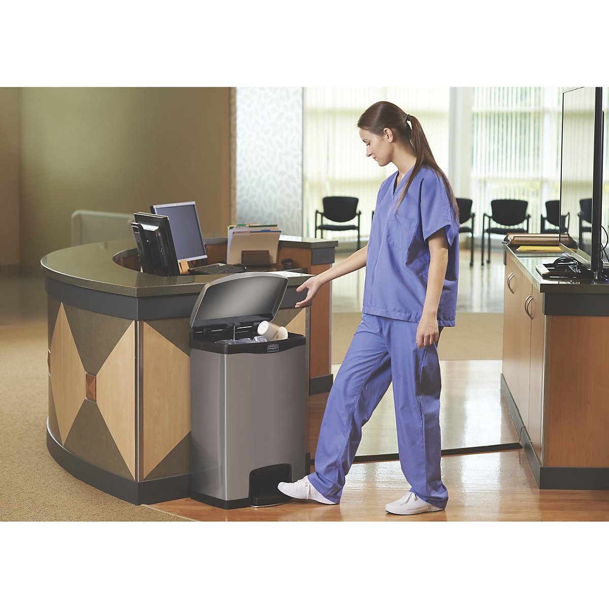 Coletor de lixo com pedal SLIM JIM® – Rubbermaid (Imagem do produto 2)-1