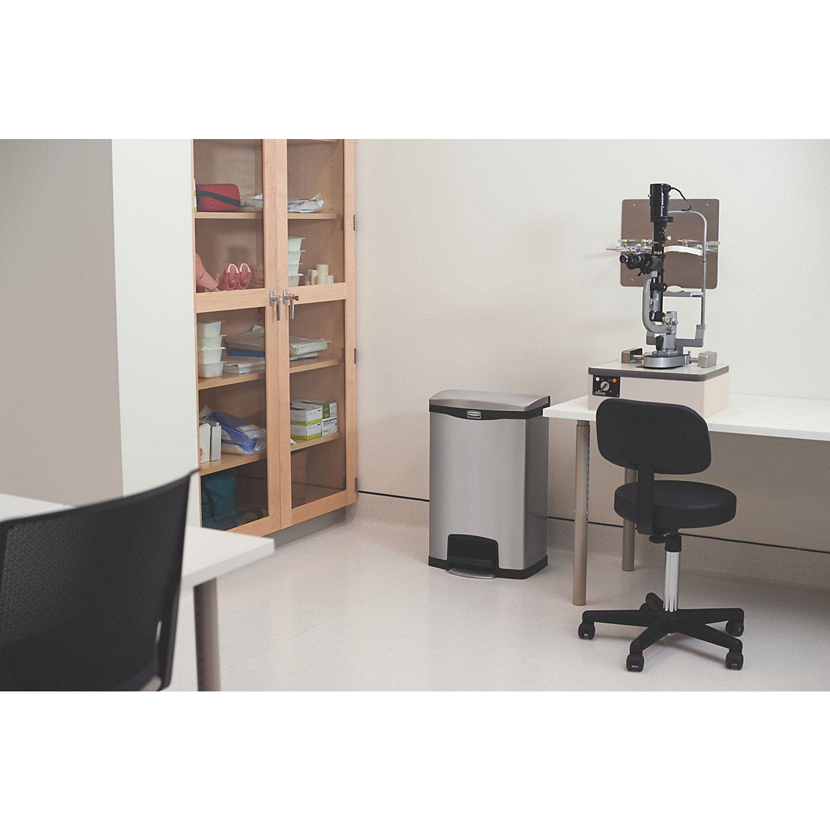 Coletor de lixo com pedal SLIM JIM® – Rubbermaid (Imagem do produto 5)-4