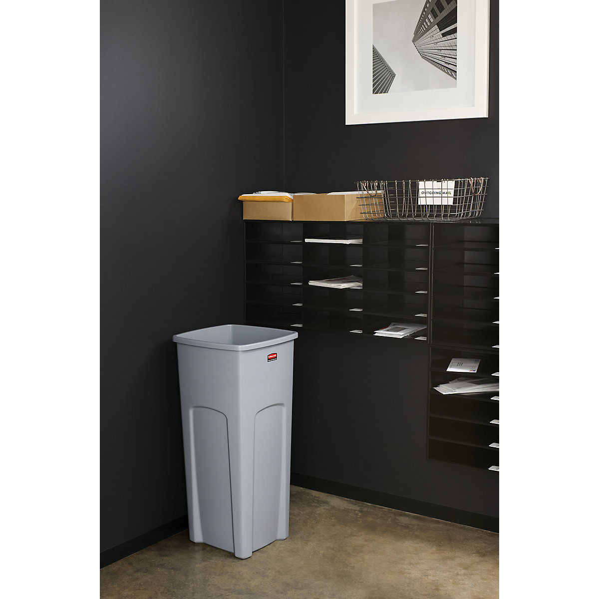 Recipiente de materiais recicláveis UNTOUCHABLE® – Rubbermaid (Imagem do produto 13)-12