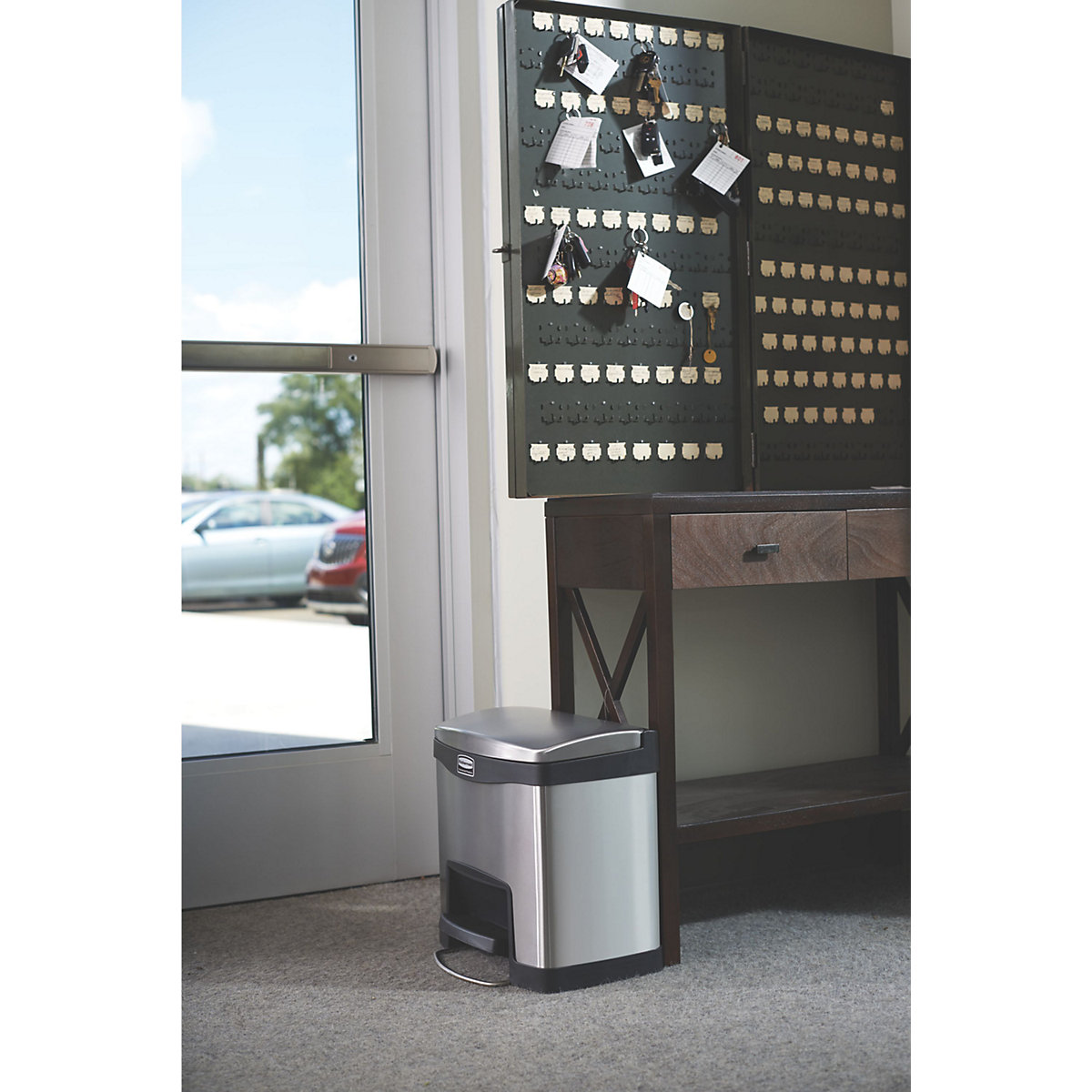 Rubbermaid – Colector de deșeuri din inox, cu pedală, SLIM JIM® (Imagine produs 7)