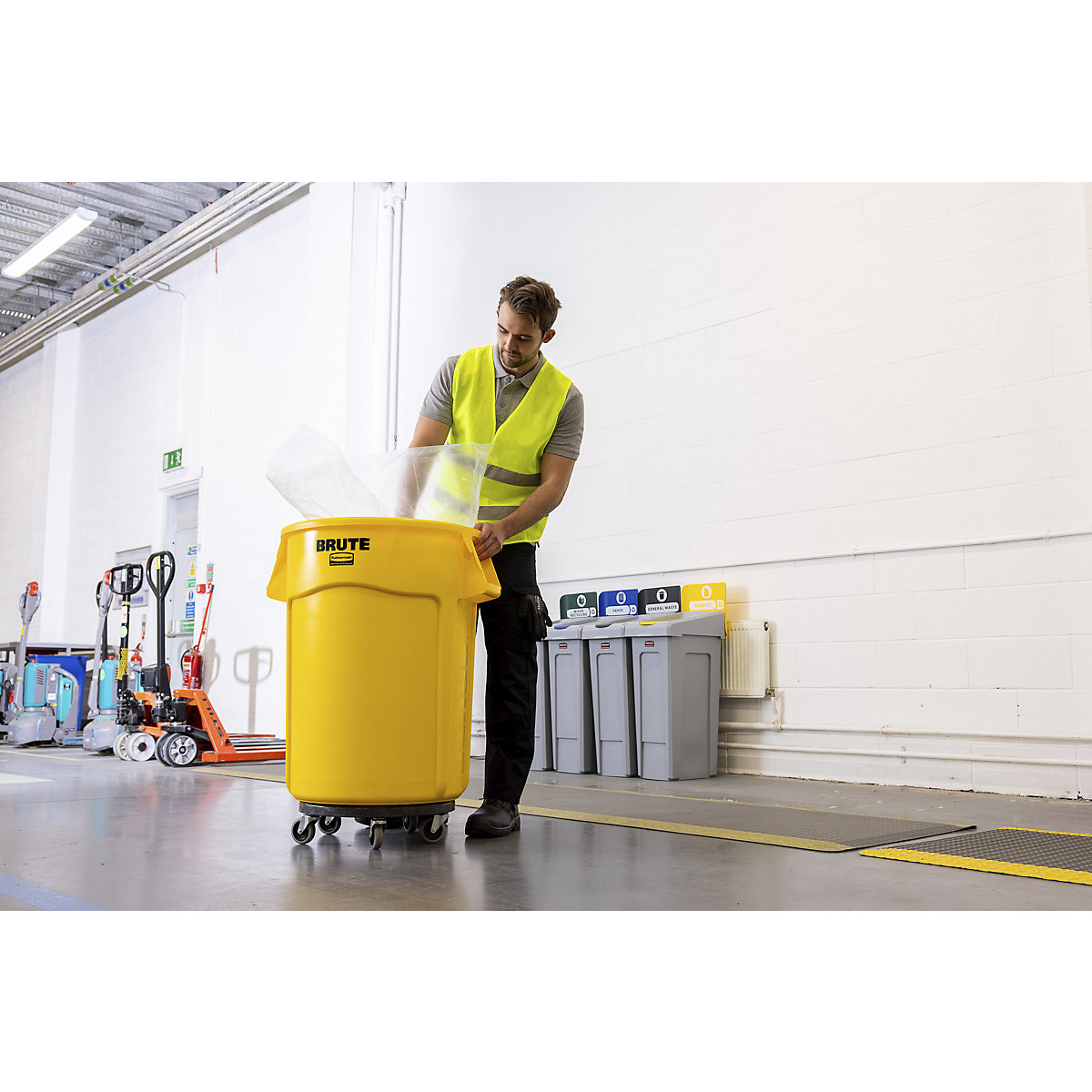 Bidone universale BRUTE®, rotondo – Rubbermaid (Foto prodotto 5)-4
