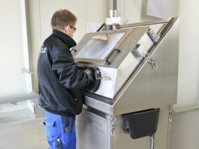 Wissenswertes zum Kleinteilereiniger | {cms.var.company_name} 4-3