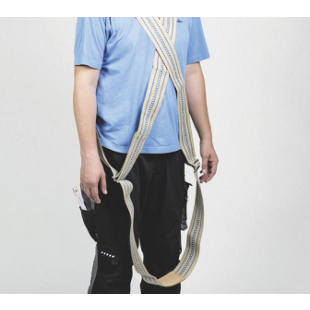 Diagonal safety lifting strap
