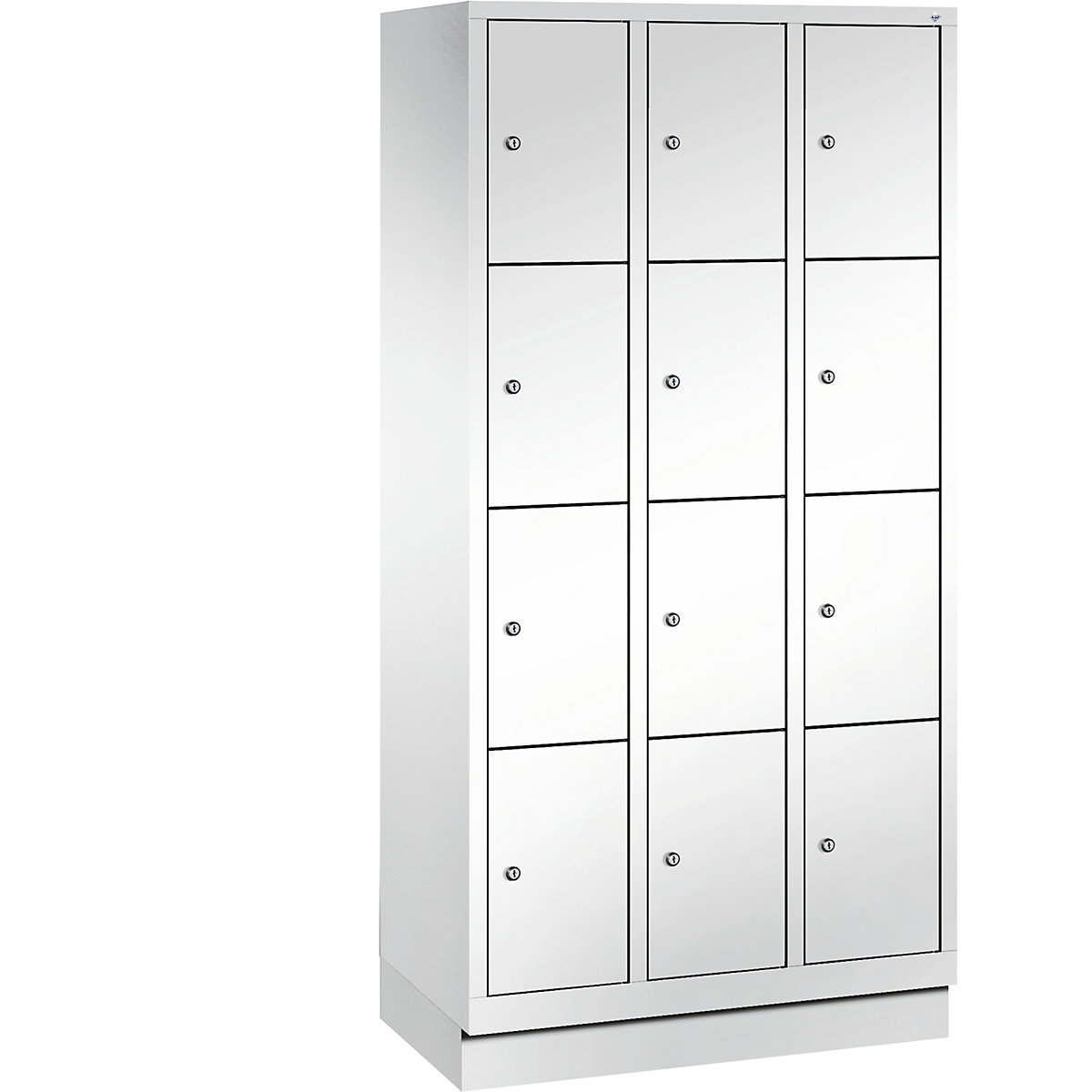 CLASSIC locker unit with plinth – C+P