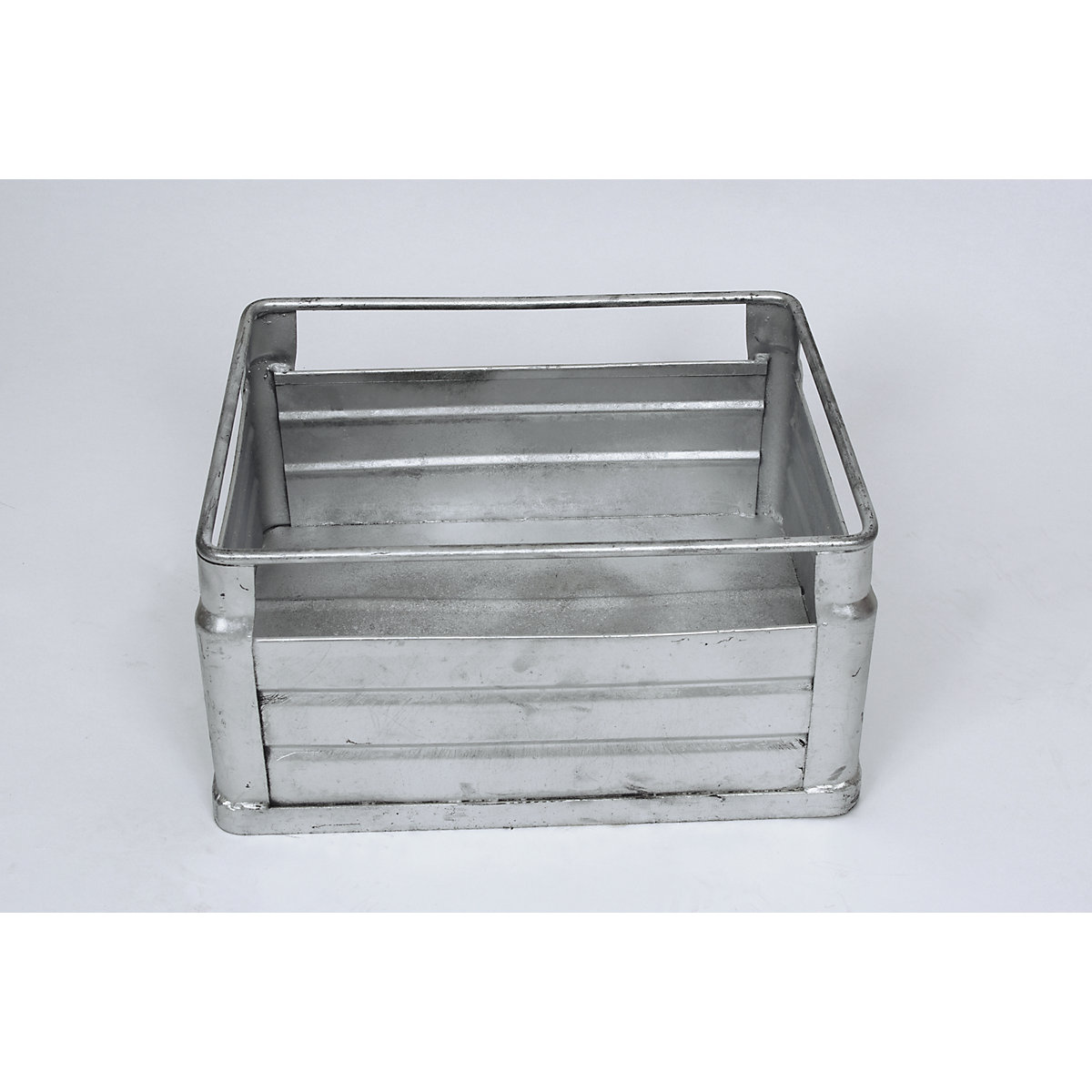 Stacking basket for heavy items