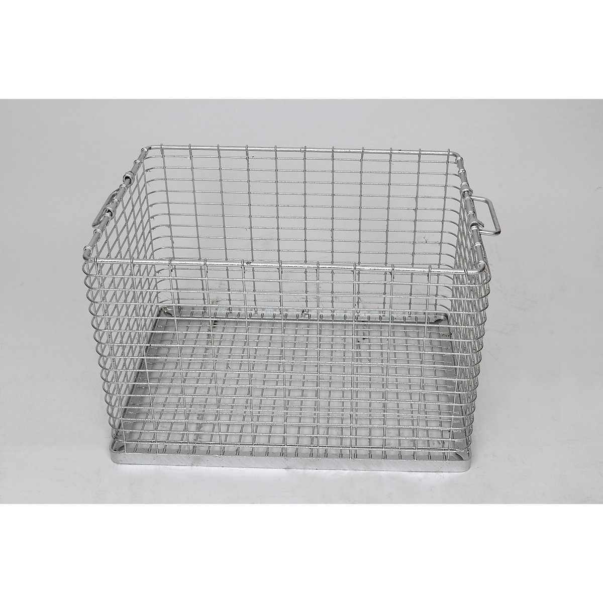 Stacking basket for heavy items, large mesh size, external dims. LxWxH 615 x 455 x 400 mm-4