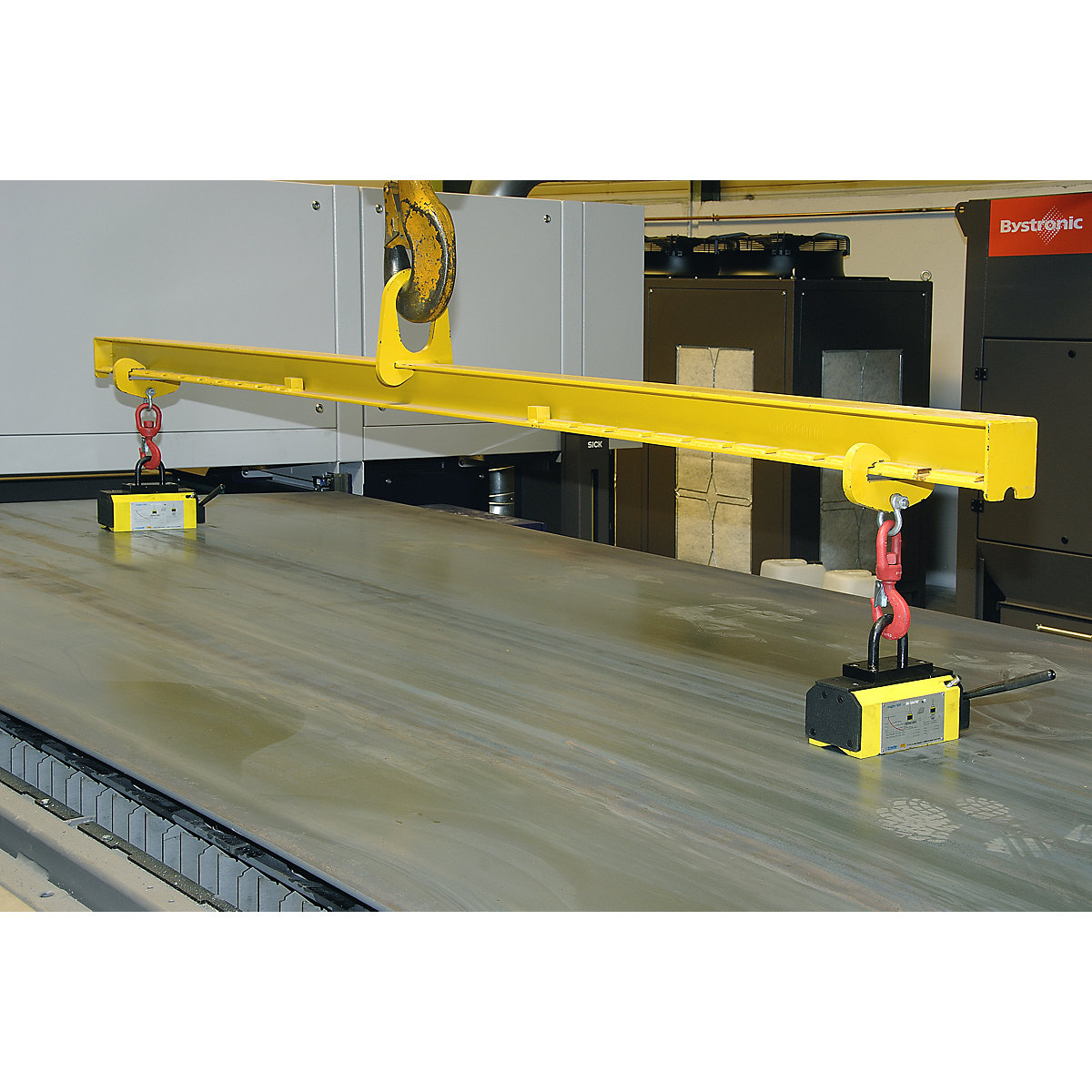 PEM crane lifting beam, variable attachment, max. load 3000 kg, length 1000 – 2000 mm