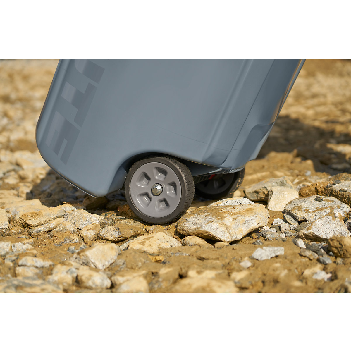 Pojemnik uniwersalny BRUTE® na kółkach – Rubbermaid (Zdjęcie produktu 5)-4