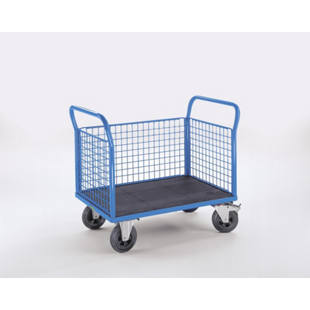 Tel &ouml;rg&uuml; panelli ve platformlu araba