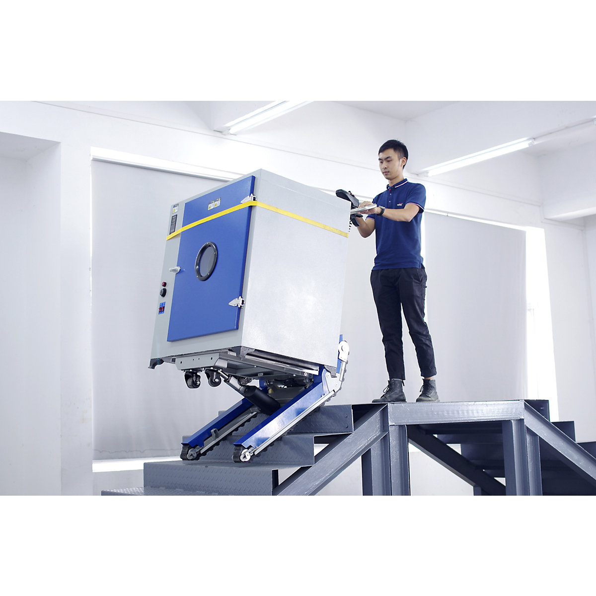 Continuous track stair climber (Product illustration 2)-1