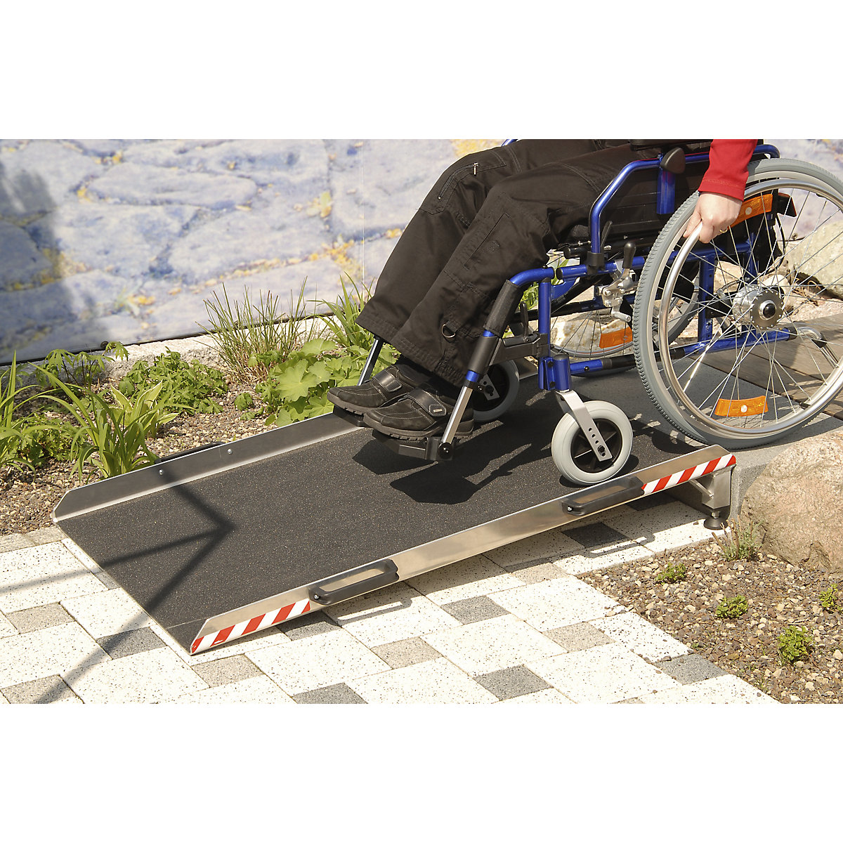 Wigvormige brug met opstaande randen (Productafbeelding 2)-1