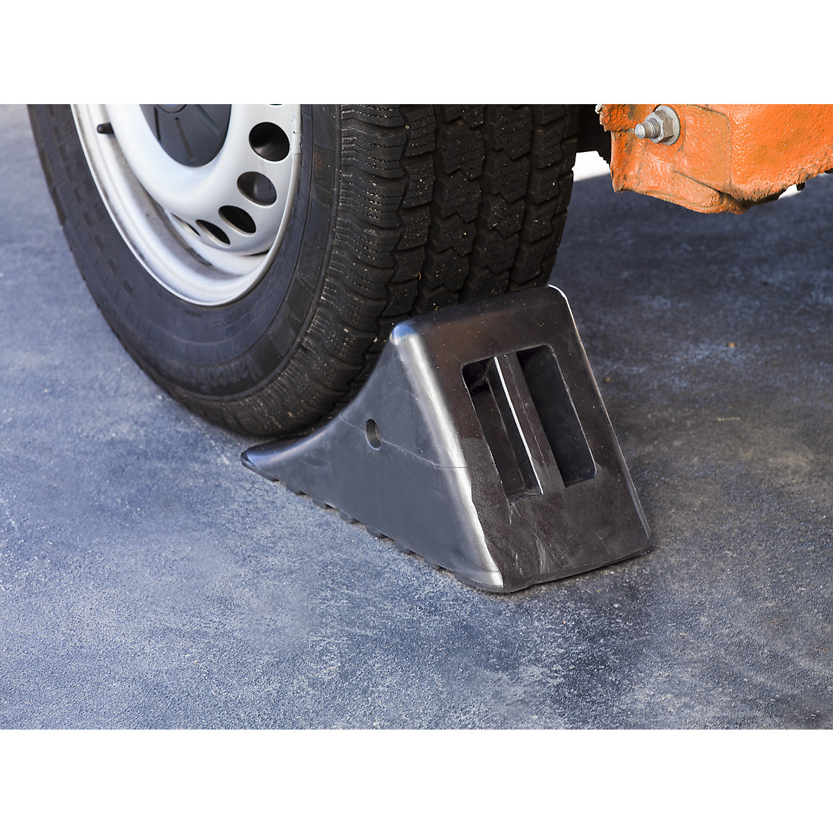 Rubber wheel chock, black (Product illustration 3)-2