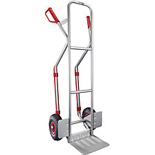 mit praktischen Gleitkufen