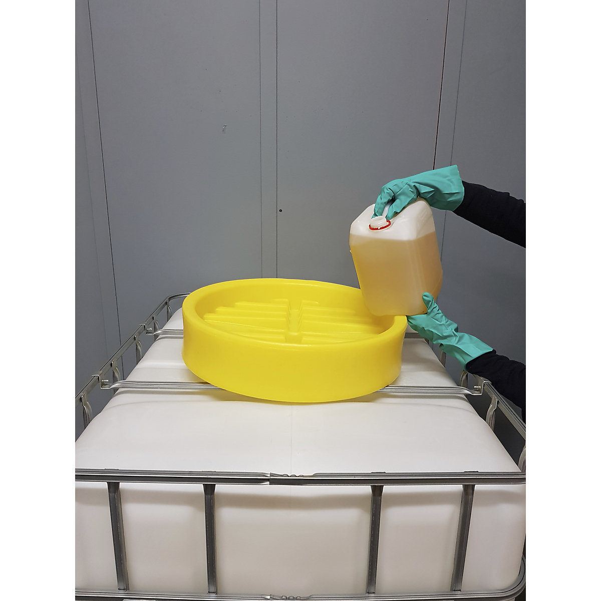 PE-Trichter für Tankcontainer IBC/KTC eurokraft basic (Produktabbildung 4)-3