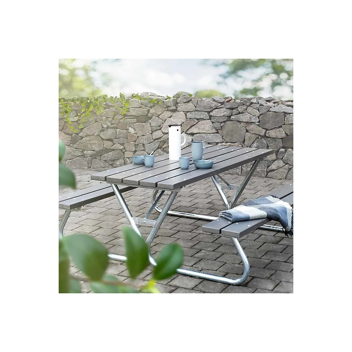 Garnitura s klupama i stolom, u sivoj boji (Prikaz proizvoda 2)-1