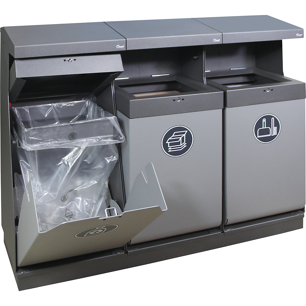 Outdoor recyclable waste collection station