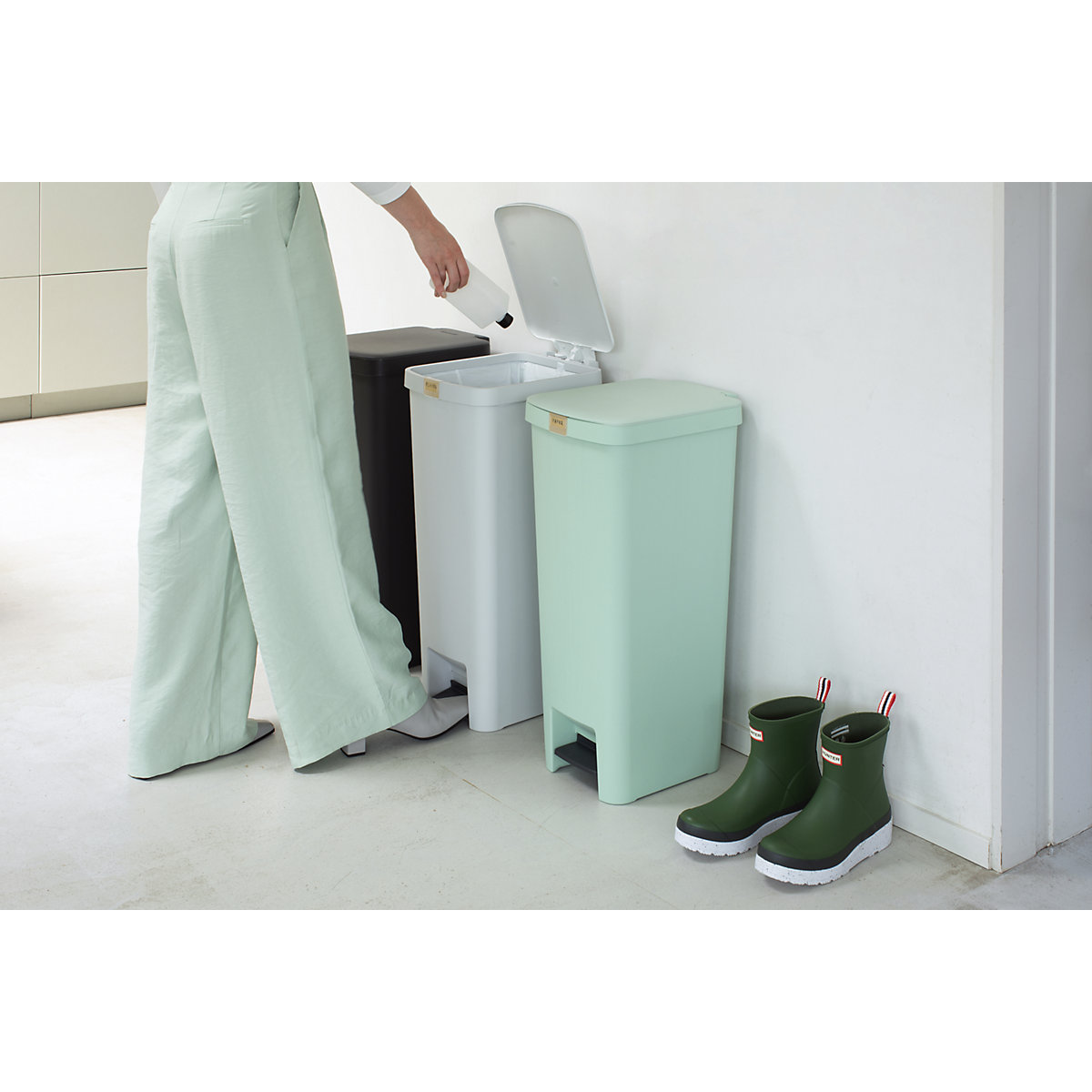 Step Up foot pedal bin (Product illustration 19)-18