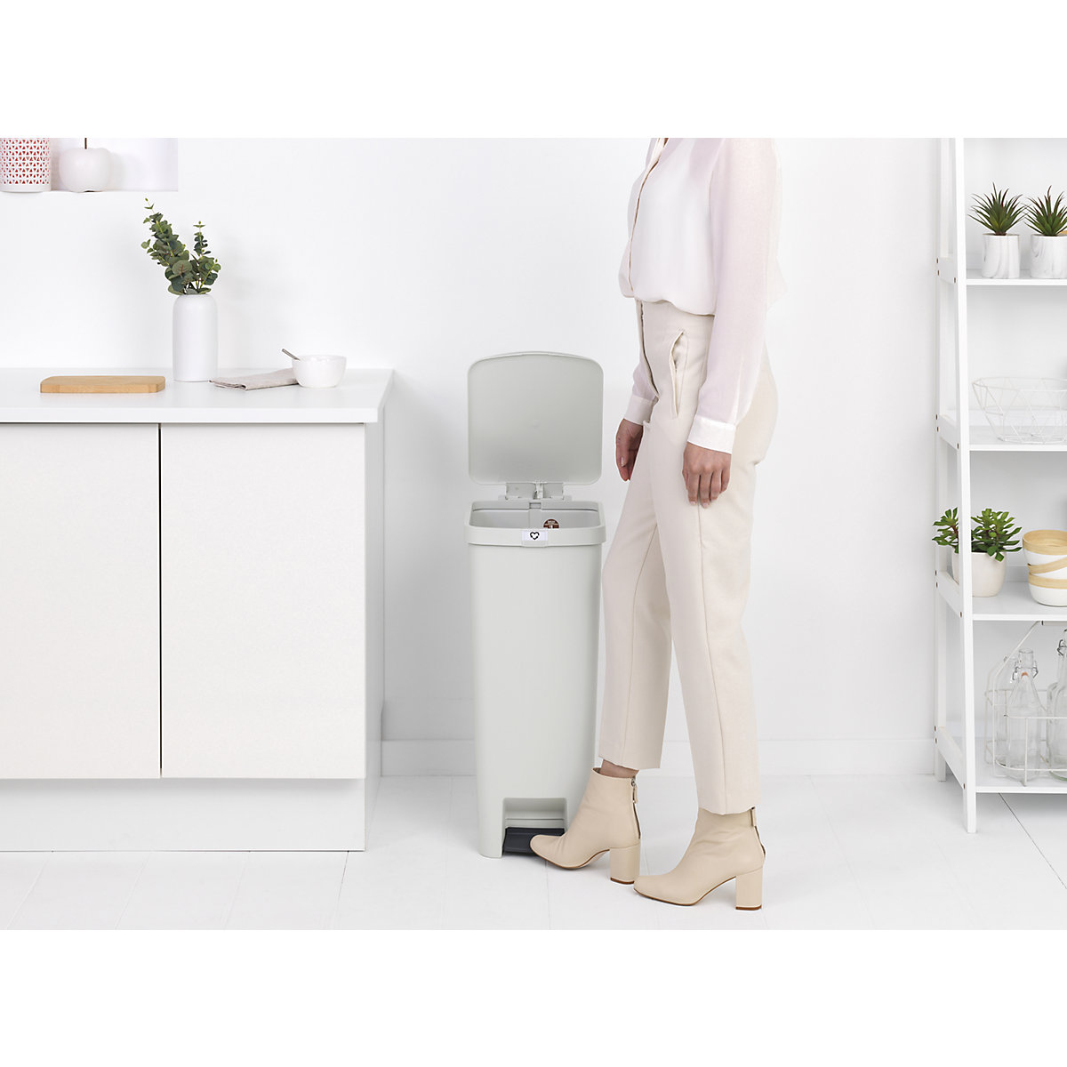 Step Up foot pedal bin (Product illustration 17)-16