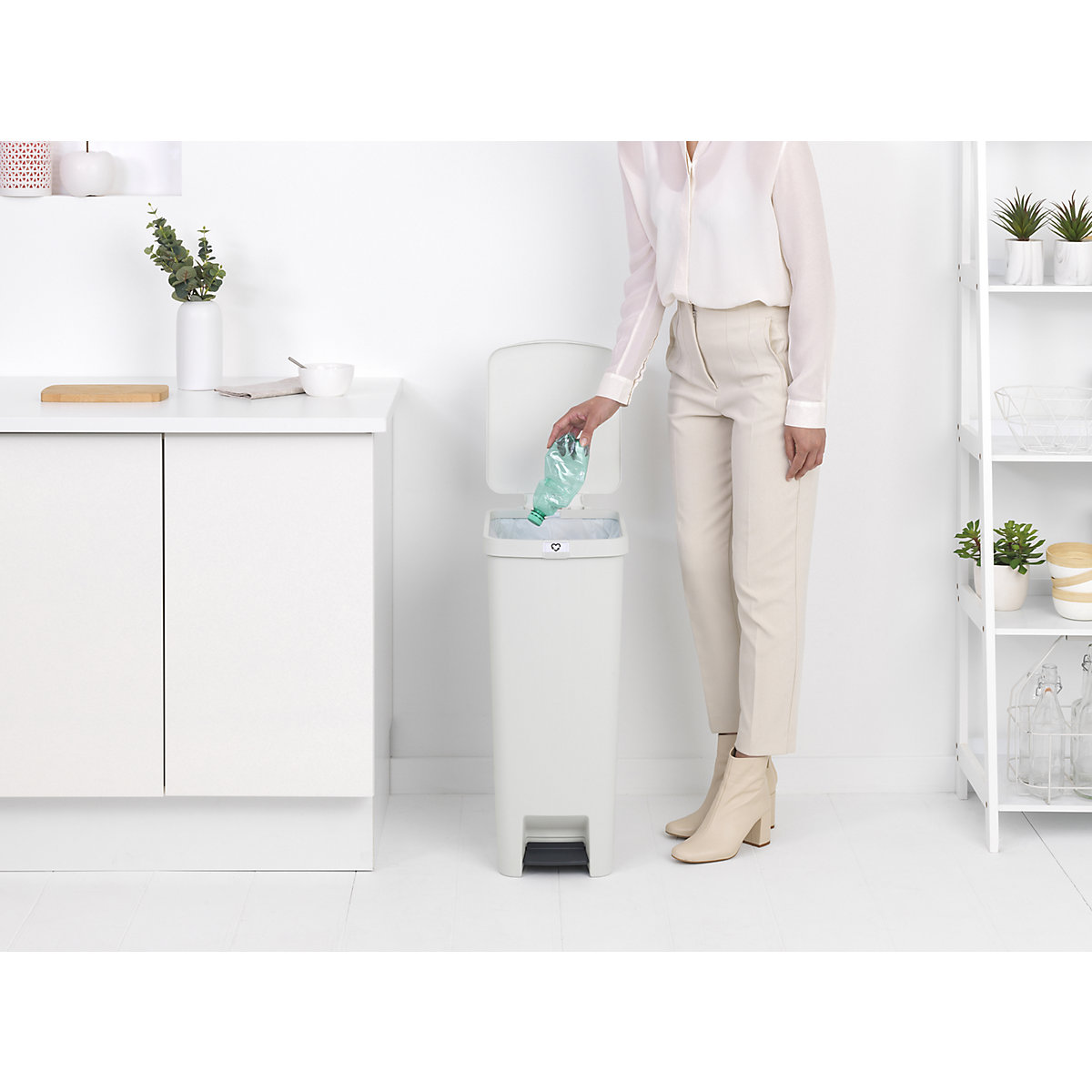 Step Up foot pedal bin (Product illustration 18)-17
