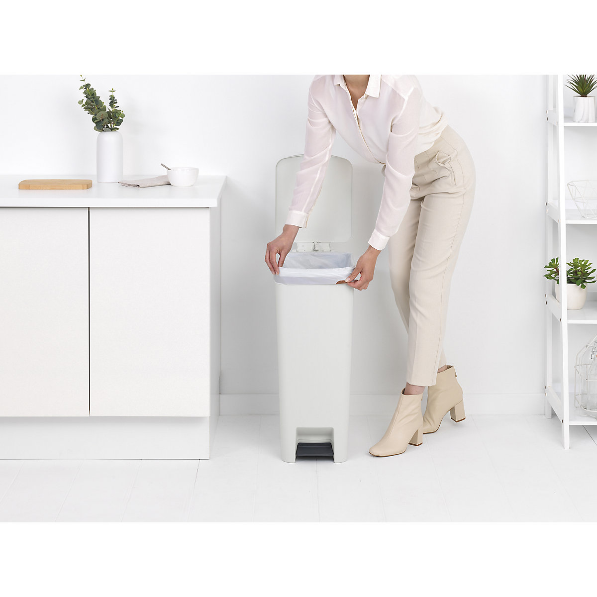 Step Up foot pedal bin (Product illustration 19)-18
