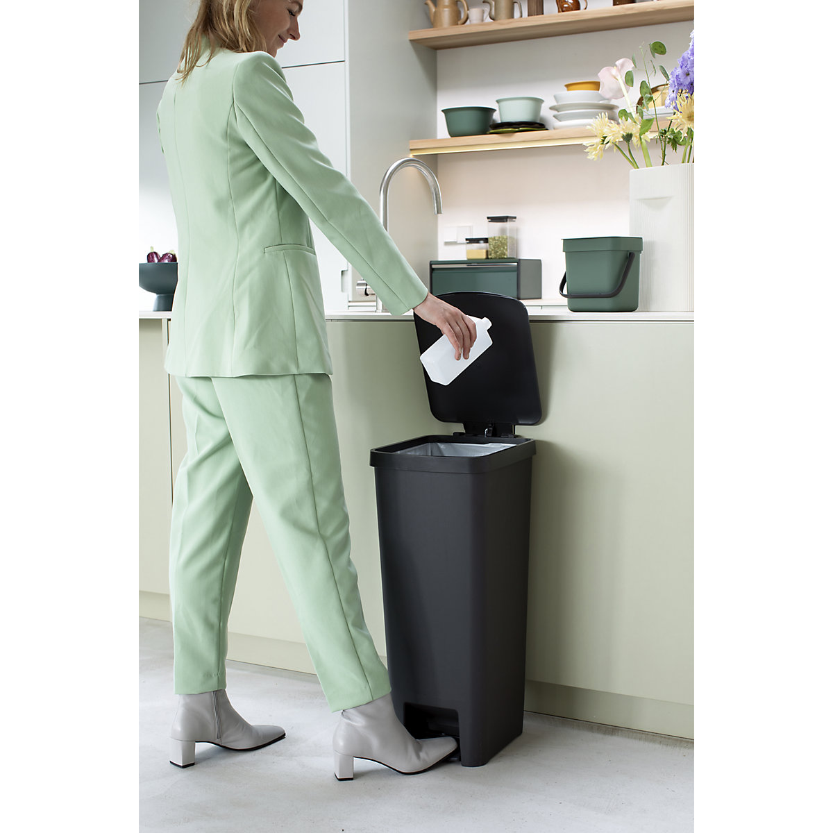 Step Up foot pedal bin (Product illustration 25)-24