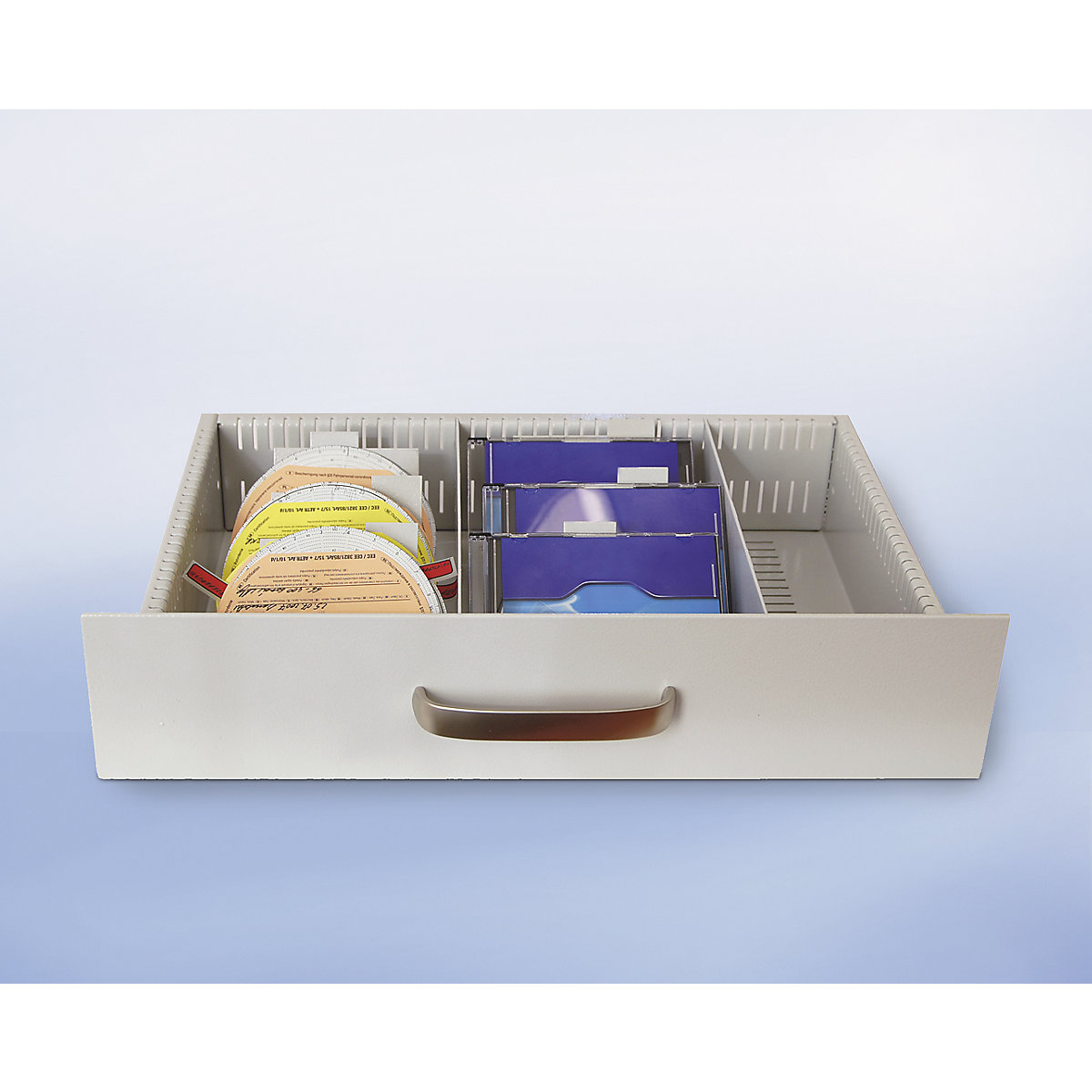 Drawer on telescopic rails