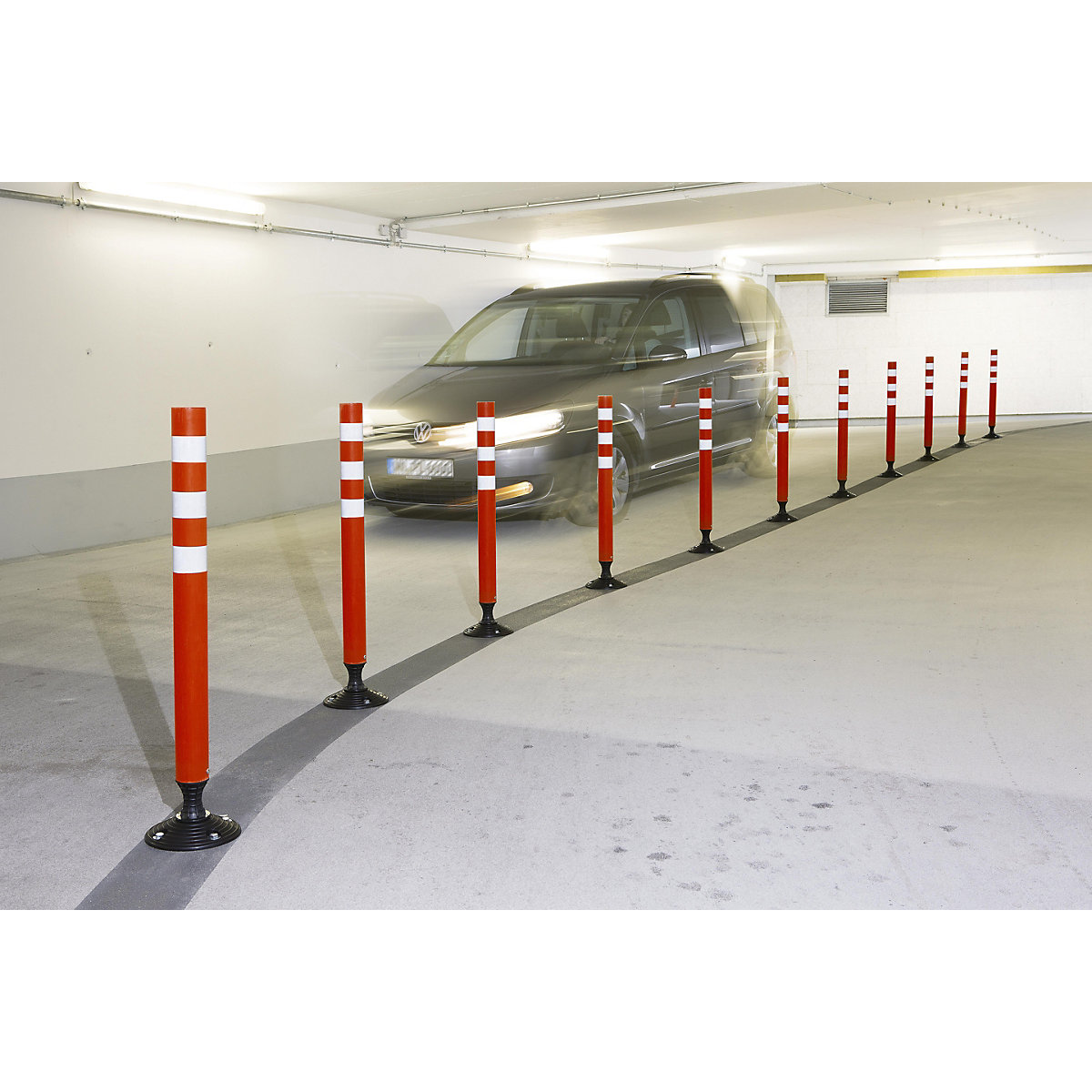 Flexible barrier post (Product illustration 3)-2