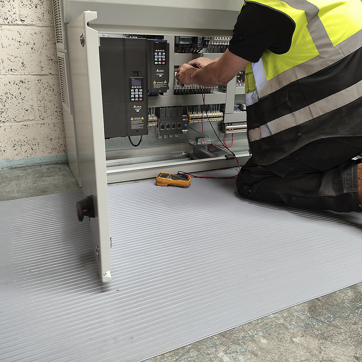 Plastex Flexi-Tred Xtra Heavy Duty Electrical Matting (Product illustration 4)-3