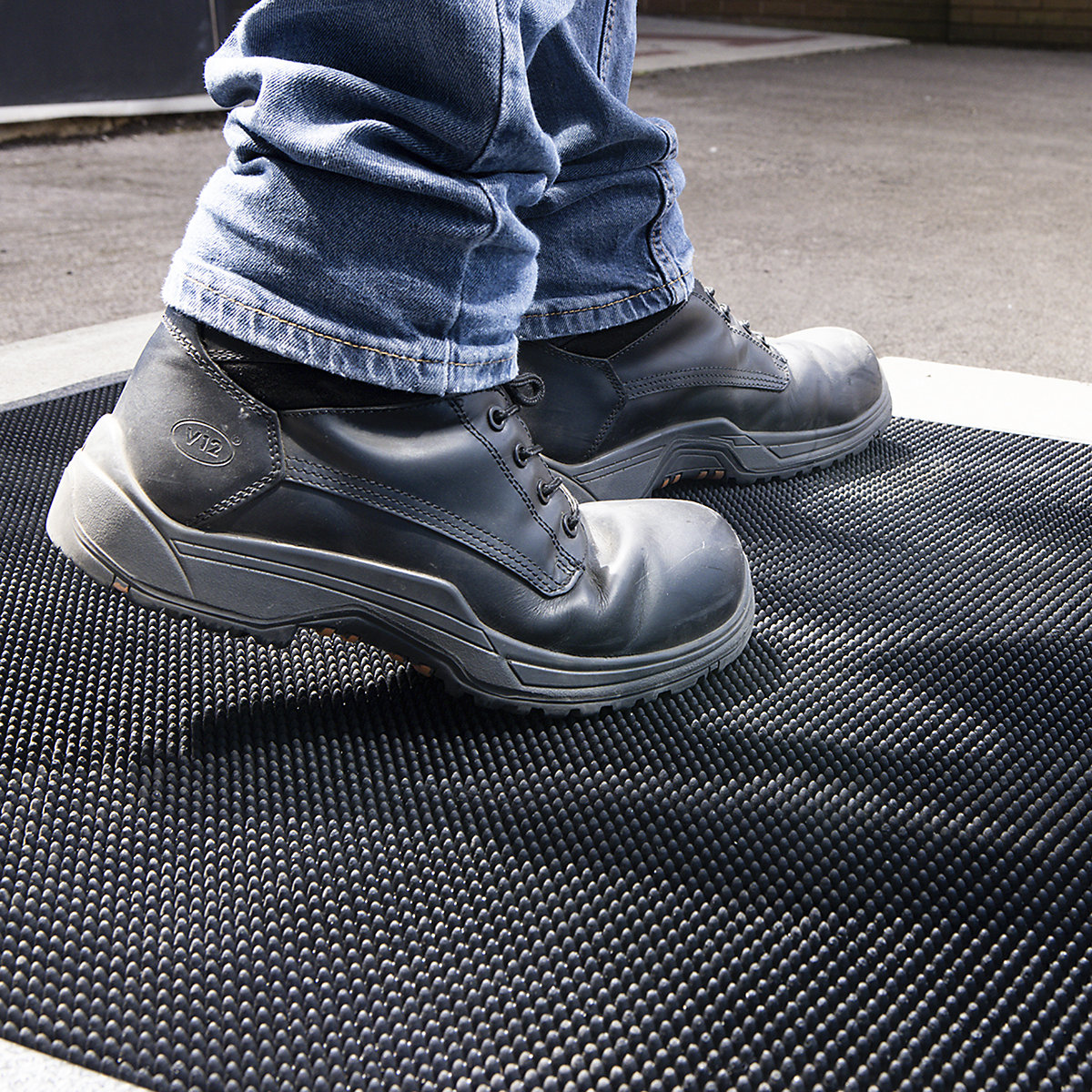 BiGDUG Rubber Brush Entrance Mats (Product illustration 2)-1