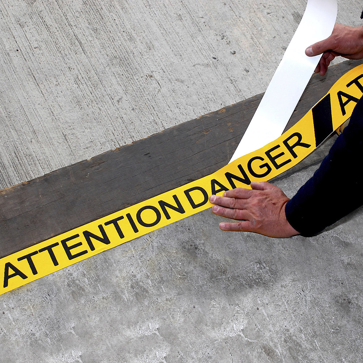 BiGDUG Anti-Slip Warning Tape (Product illustration 3)-2