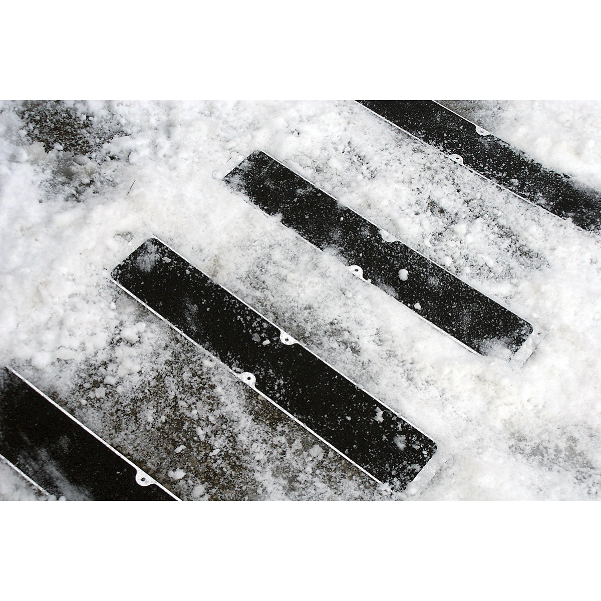 BiGDUG Bolt Down Anti-Slip Stair Treads (Product illustration 4)-3