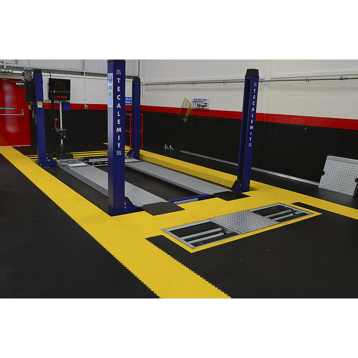 BiGDUG Industrial Floor Tiles | Smooth Texture