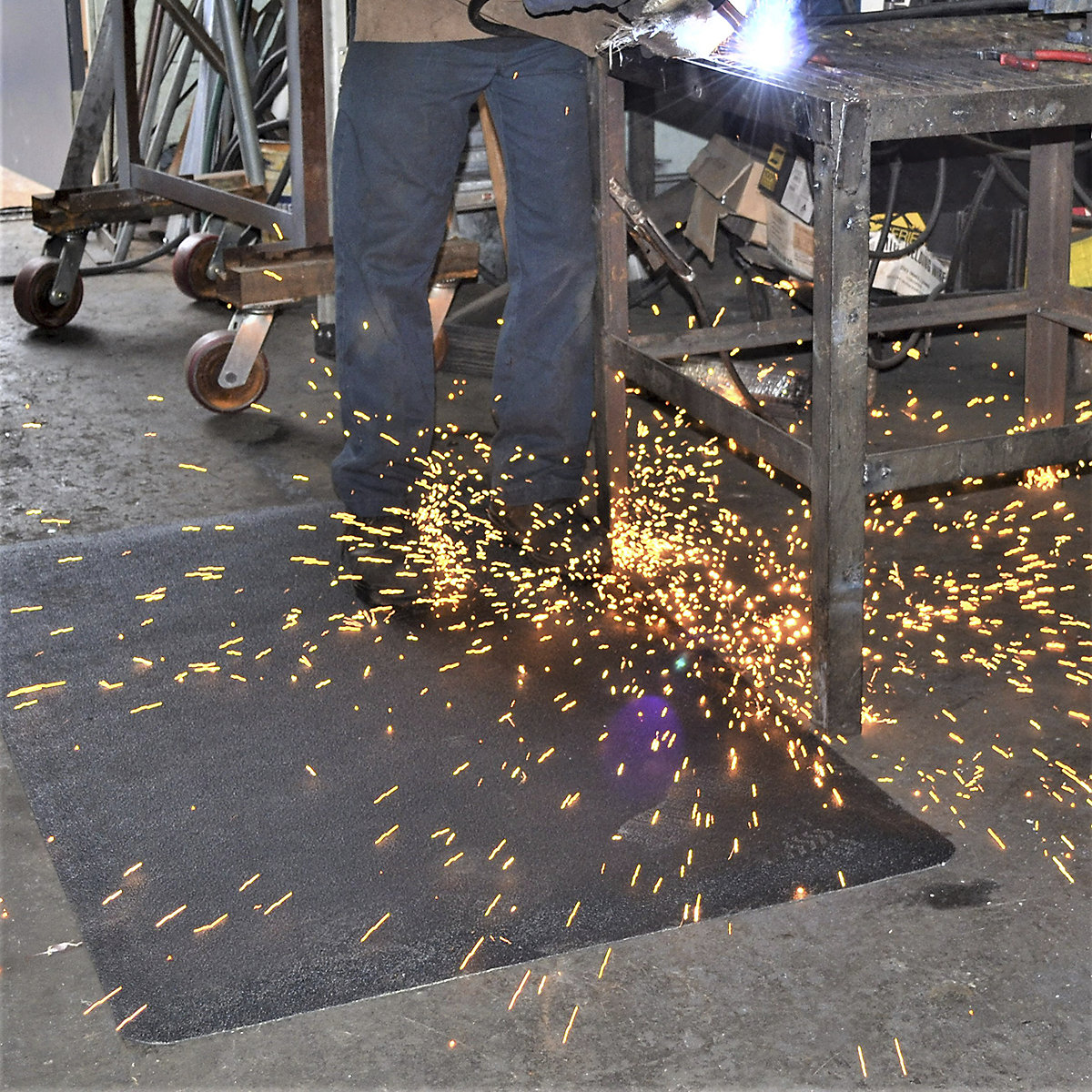Wearwell WeldSafe Welding Anti-Fatigue Mat (Product illustration 4)-3