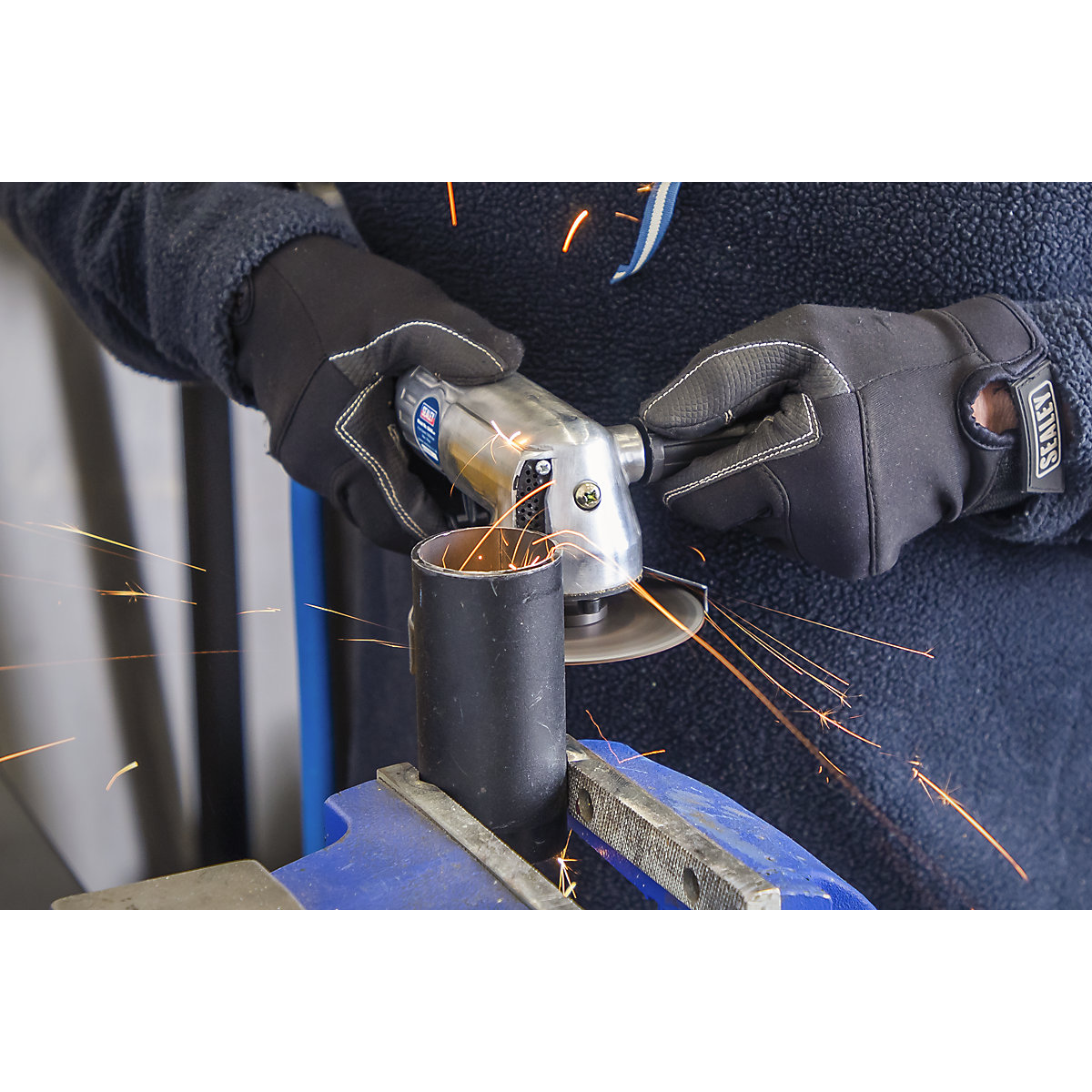 Sealey 100mm Diameter Heavy-Duty Angle Air Grinder with Throttle Safety (Product illustration 9)-8