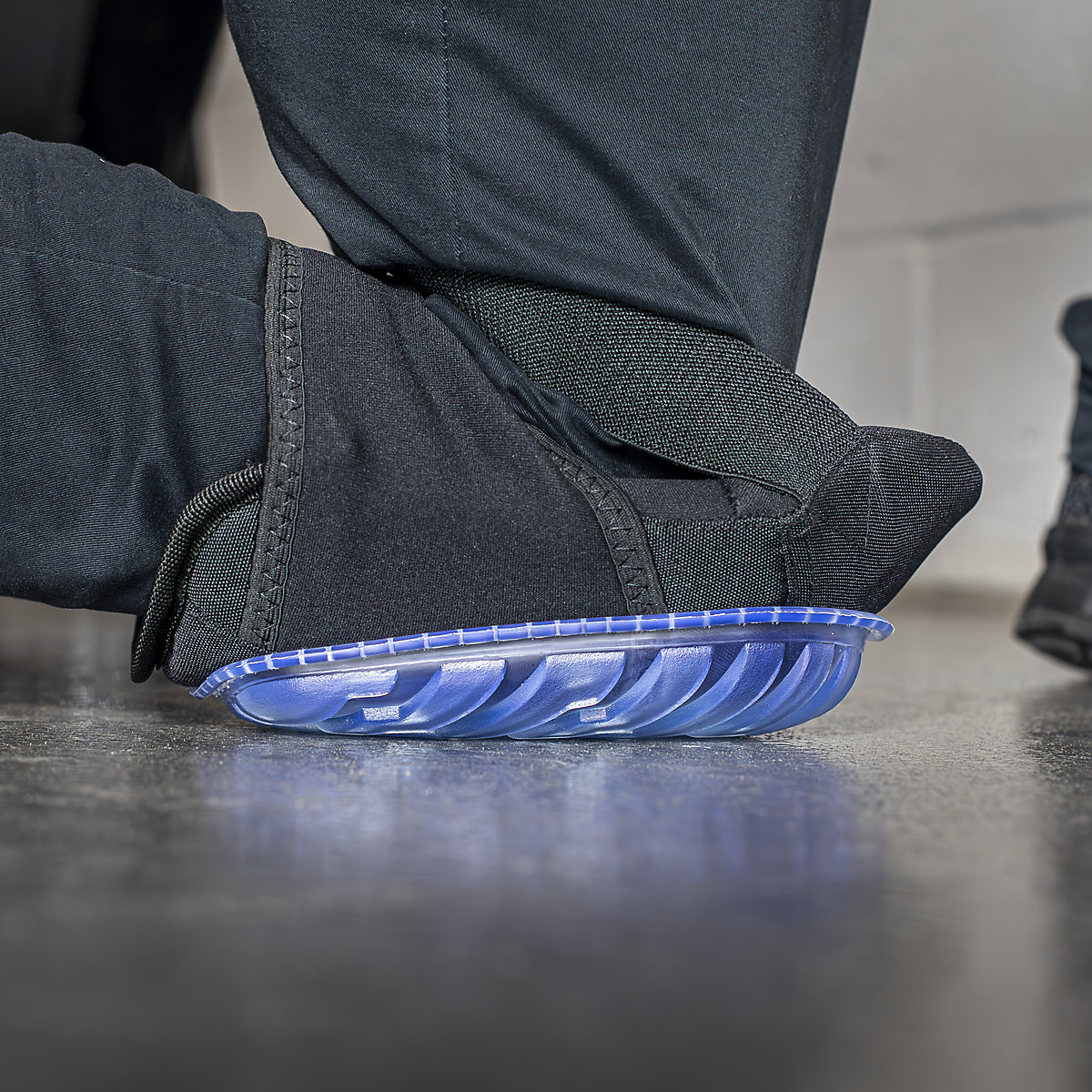 Worksafe® Hard Shell Gel Knee Pads (Product illustration 3)-2