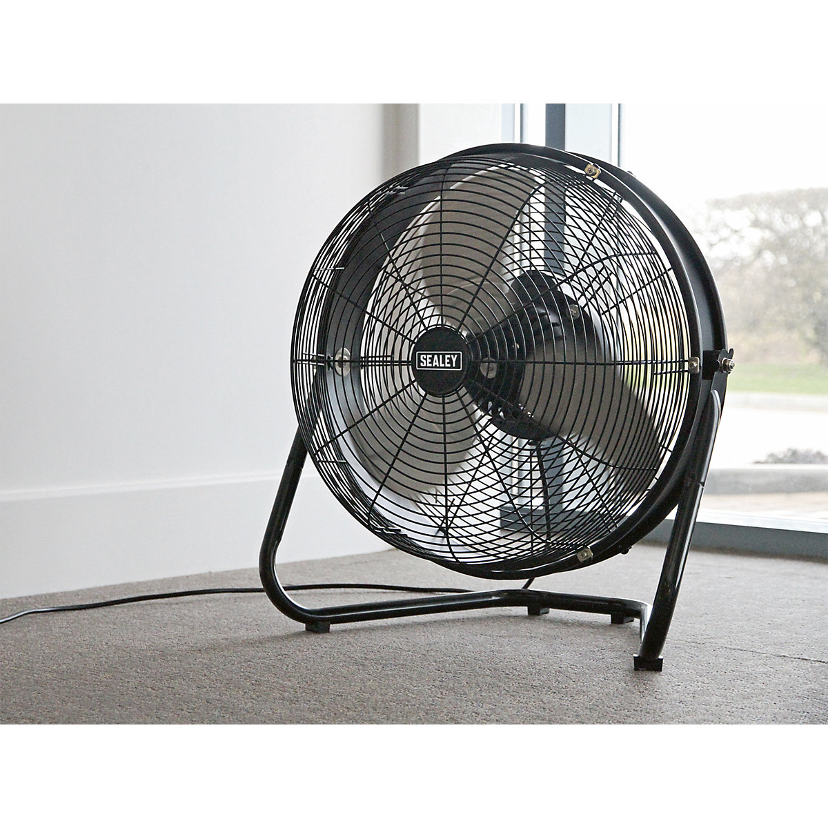 Sealey Industrial High Velocity Floor Fan | Internal Oscillation | 18" (Product illustration 2)-1