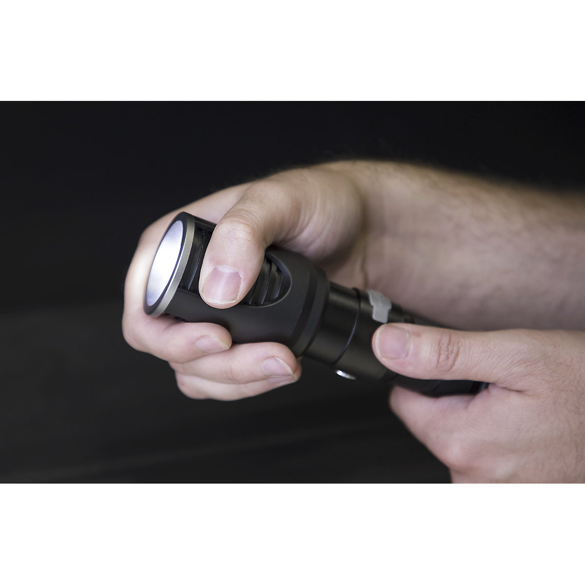 Sealey Rechargeable Aluminium Torches with Adjustable Focus (Product illustration 16)-15