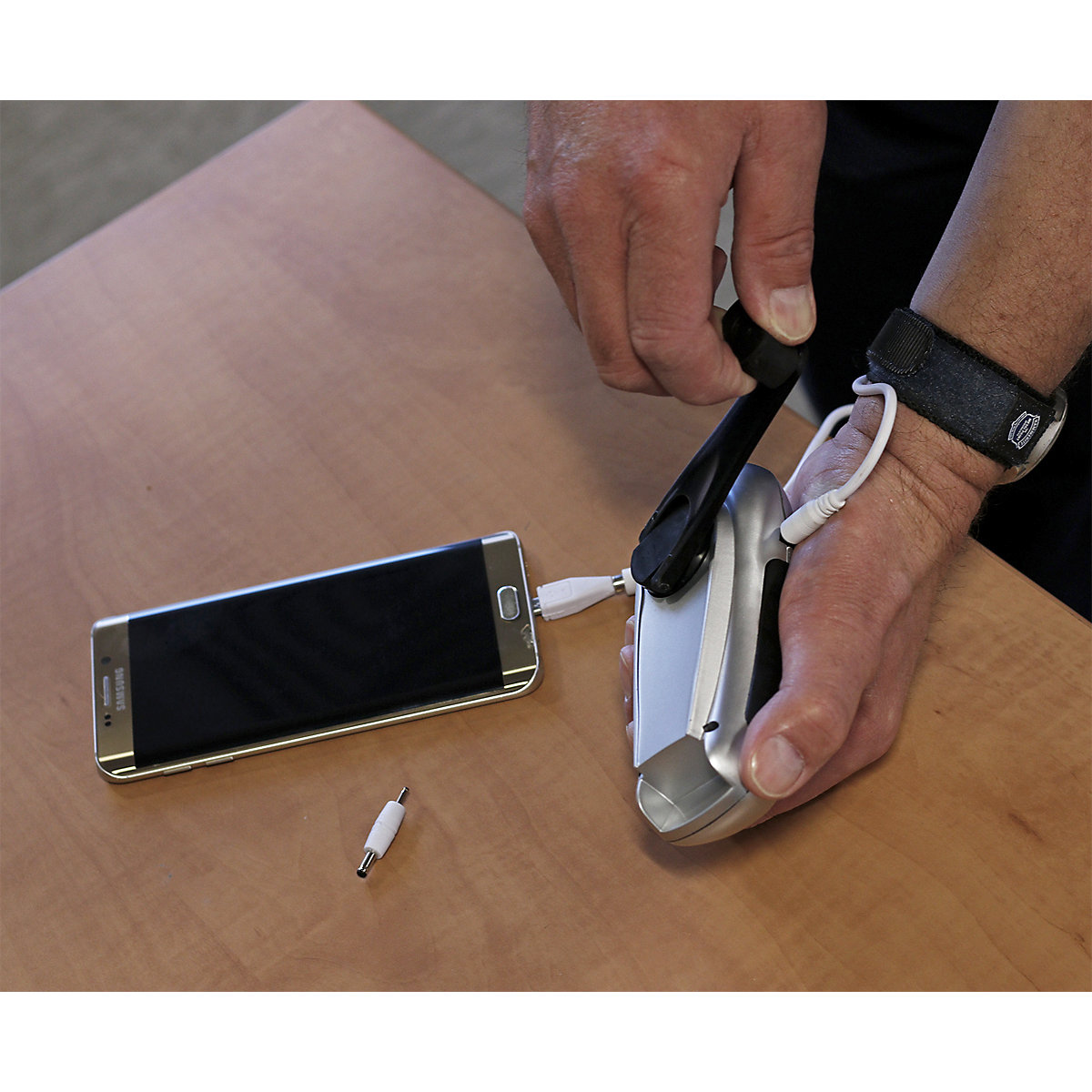 Sealey Wind-Up Rechargeable Torch | 3 LED (Product illustration 6)-5