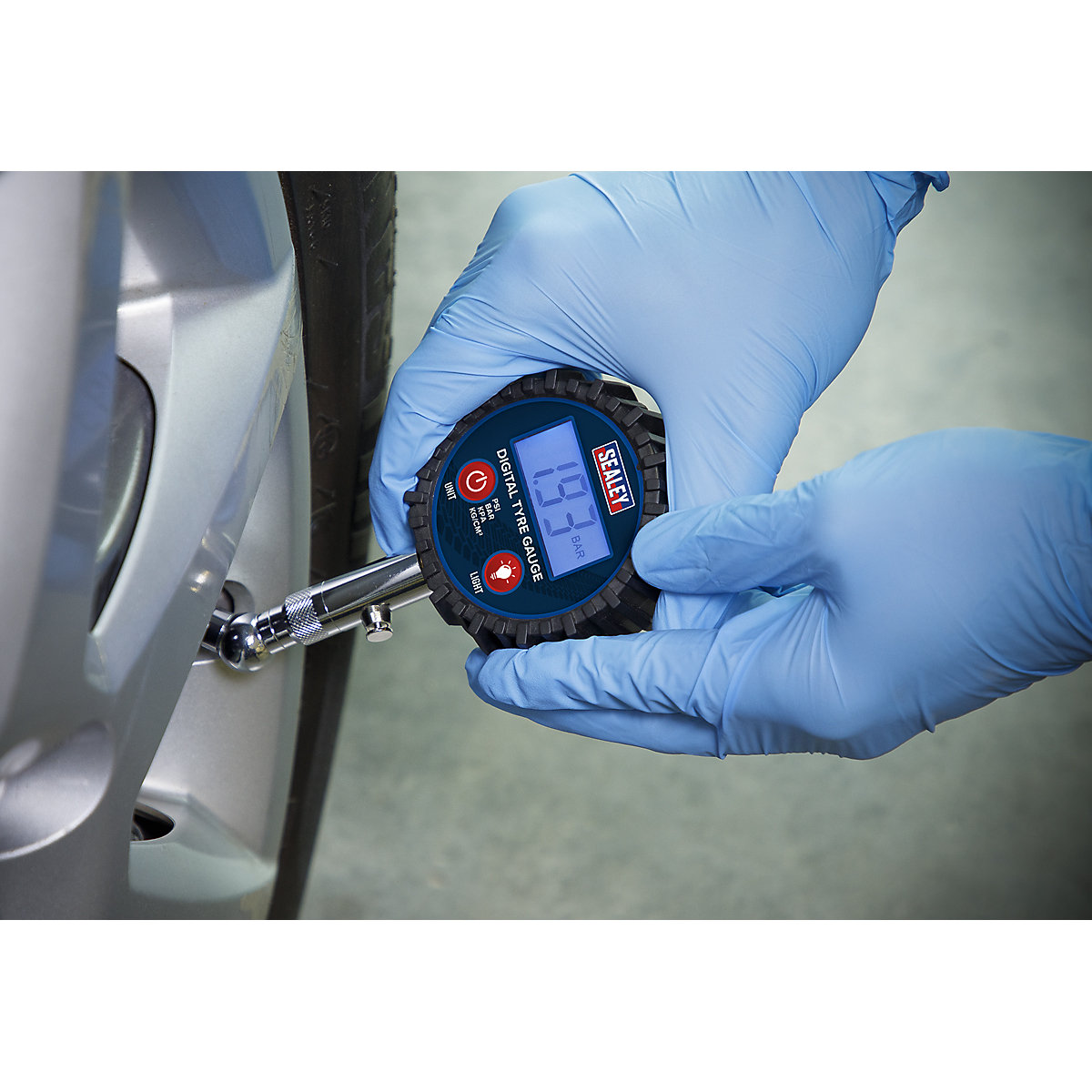 Sealey Digital Tyre Pressure Gauge | Swivel Head & Quick Release (Product illustration 6)-5